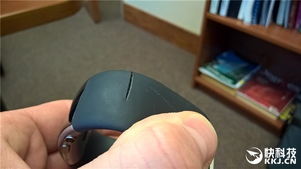 触目惊心！微软手环2腕带大量开裂