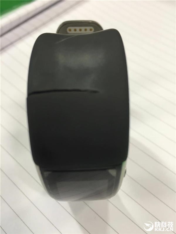 触目惊心！微软手环2腕带大量开裂