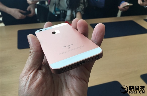 3288元起！iPhone SE国行开卖：现货多到爆