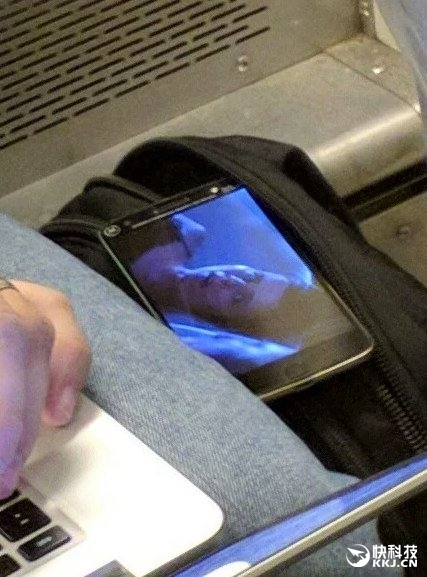 摩托罗拉4G Plus真机曝光：超大正面指纹识别