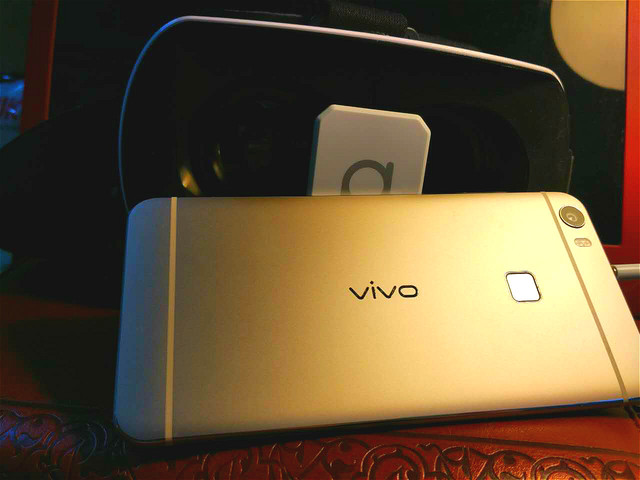 快看这里 教你如何用vivo Xplay5玩转VR 