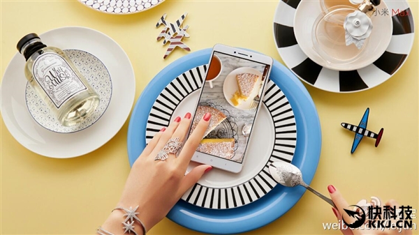 雷军大秀小米Max真机：不够好！