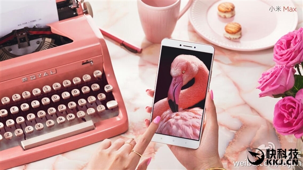 雷军大秀小米Max真机：不够好！