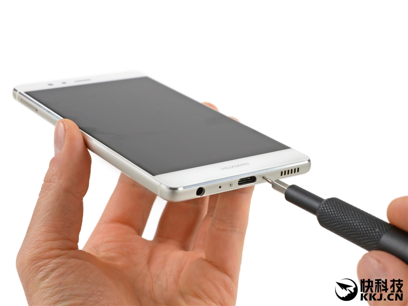 双镜头的秘密！华为P9高清拆解：瞧 那颗螺丝