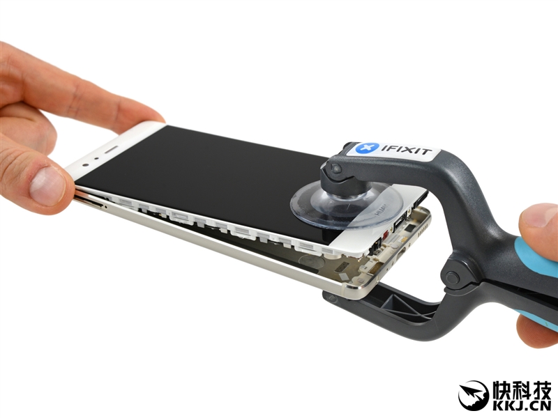 双镜头的秘密！华为P9高清拆解：瞧 那颗螺丝