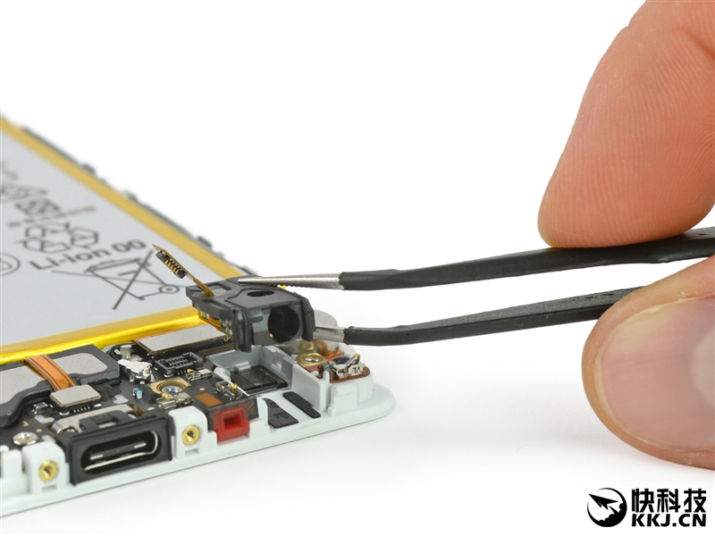 双镜头的秘密！华为P9高清拆解：瞧 那颗螺丝