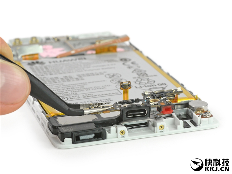 双镜头的秘密！华为P9高清拆解：瞧 那颗螺丝