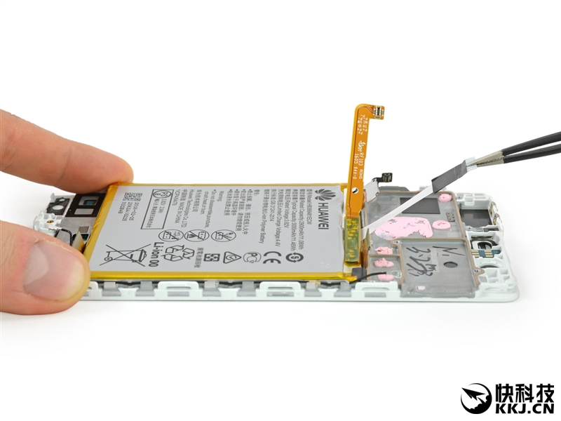 双镜头的秘密！华为P9高清拆解：瞧 那颗螺丝