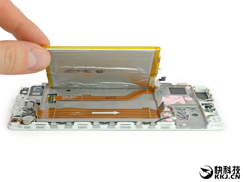 双镜头的秘密！华为P9高清拆解：瞧 那颗螺丝