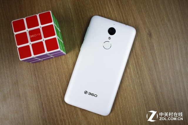 4GB RAM/曦力X20仅899元 360手机N4评测 