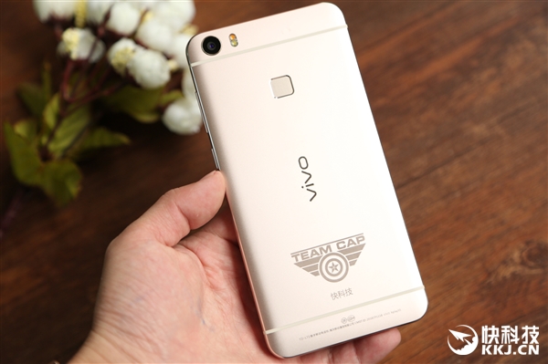 帅爆！《美国队长3》定制Xplay5旗舰版图赏