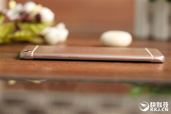 帅爆！《美国队长3》定制Xplay5旗舰版图赏