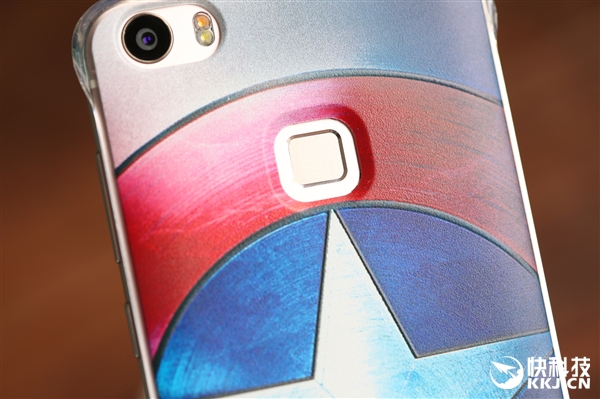 帅爆！《美国队长3》定制Xplay5旗舰版图赏