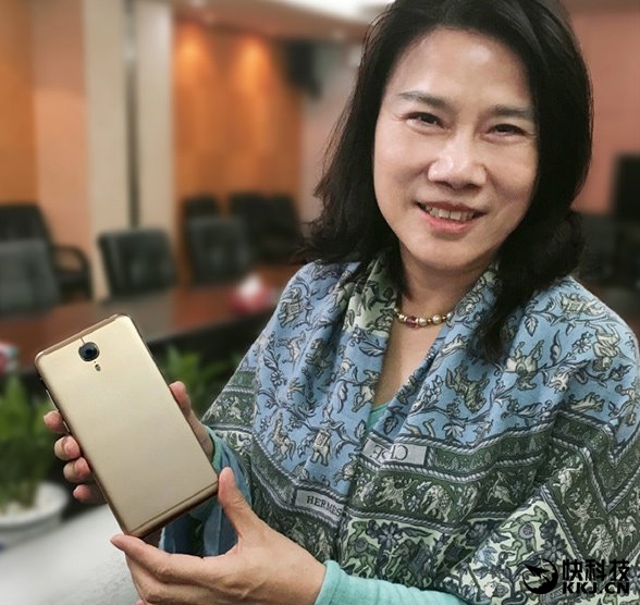 3300元格力手机2：5成网友吐槽坑爹不会买