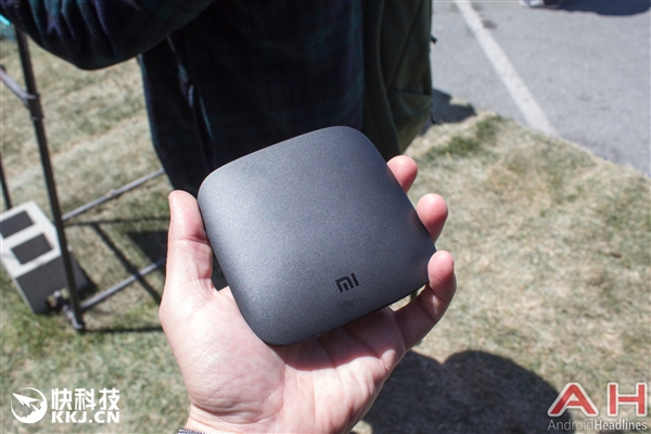 美国首发！小米4K电视盒、游戏手柄上手：性价神器