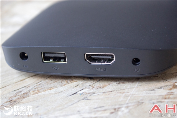 美国首发！小米4K电视盒、游戏手柄上手：性价神器
