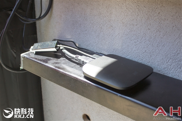 美国首发！小米4K电视盒、游戏手柄上手：性价神器