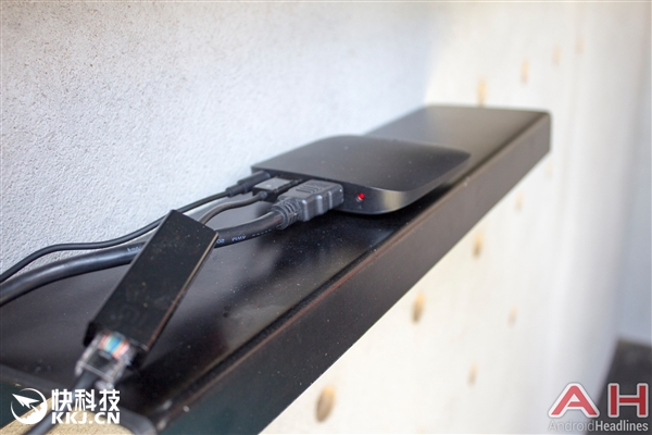 美国首发！小米4K电视盒、游戏手柄上手：性价神器