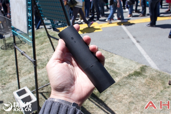美国首发！小米4K电视盒、游戏手柄上手：性价神器