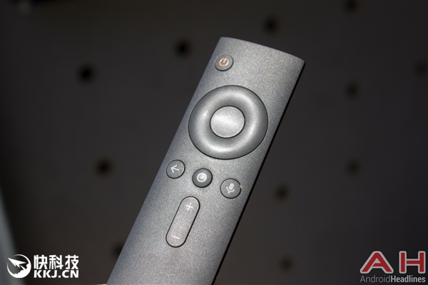 美国首发！小米4K电视盒、游戏手柄上手：性价神器
