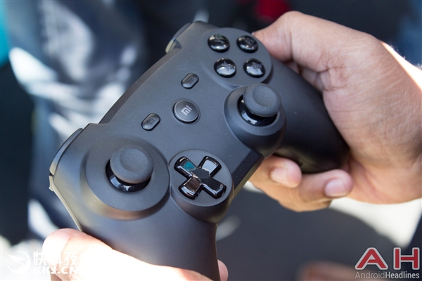 美国首发！小米4K电视盒、游戏手柄上手：性价神器