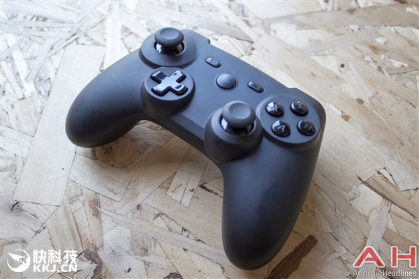 美国首发！小米4K电视盒、游戏手柄上手：性价神器