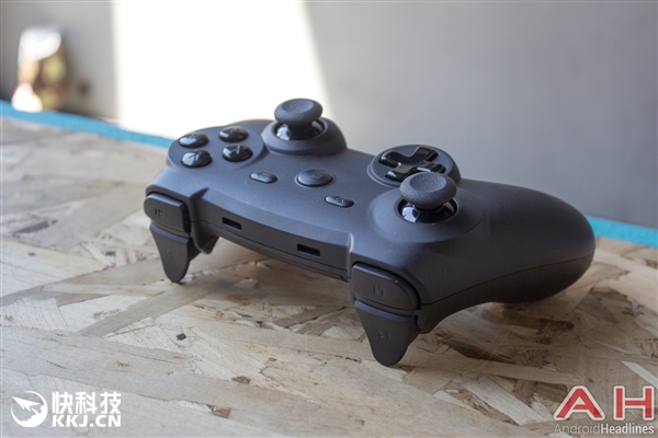 美国首发！小米4K电视盒、游戏手柄上手：性价神器