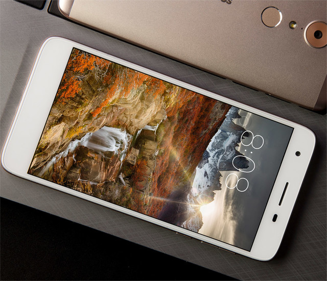 腾讯联手富可视推出TOS手机 售价999元 