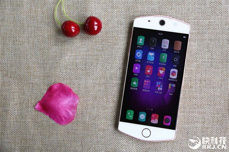 前置2100万美颜效果如何？美图M6评测