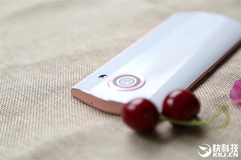 前置2100万美颜效果如何？美图M6评测