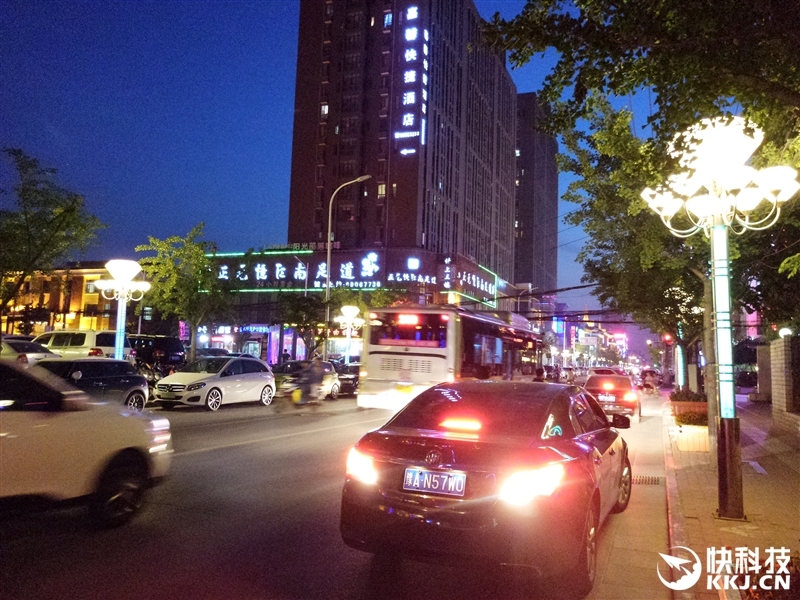 前置2100万美颜效果如何？美图M6评测