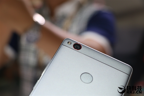 2499元！nubia新旗舰Z11现场上手图赏：无边框超帅