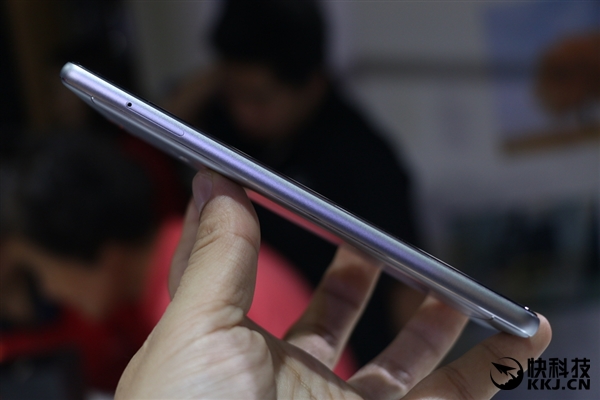 2499元！nubia新旗舰Z11现场上手图赏：无边框超帅