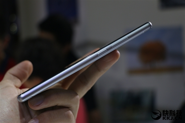 2499元！nubia新旗舰Z11现场上手图赏：无边框超帅