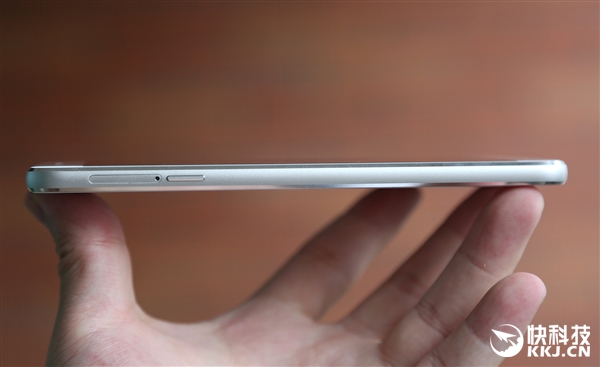 1993元！TCL 750正式发布：主打文艺气质