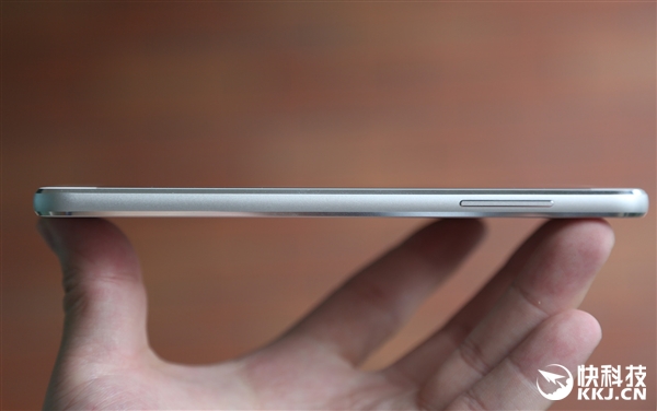 1993元！TCL 750正式发布：主打文艺气质