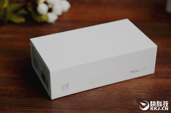 1993元！TCL 750正式发布：主打文艺气质