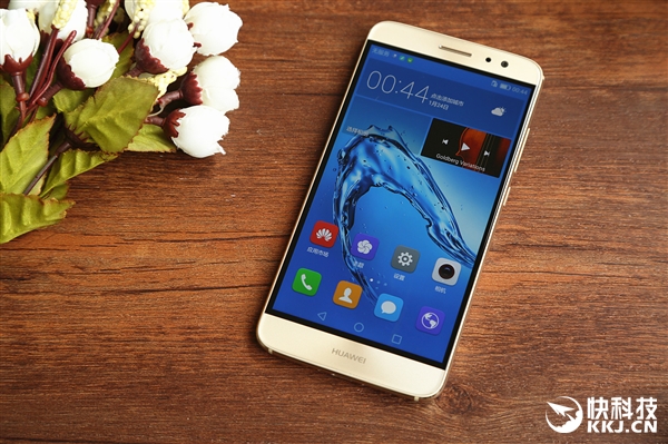 2399元！华为麦芒5首发开箱：手感犹如鹅卵石