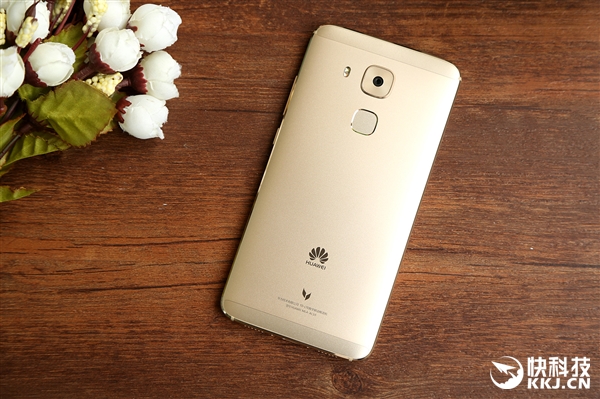 2399元！华为麦芒5首发开箱：手感犹如鹅卵石