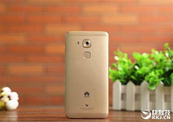 2399元！华为麦芒5首发开箱：手感犹如鹅卵石