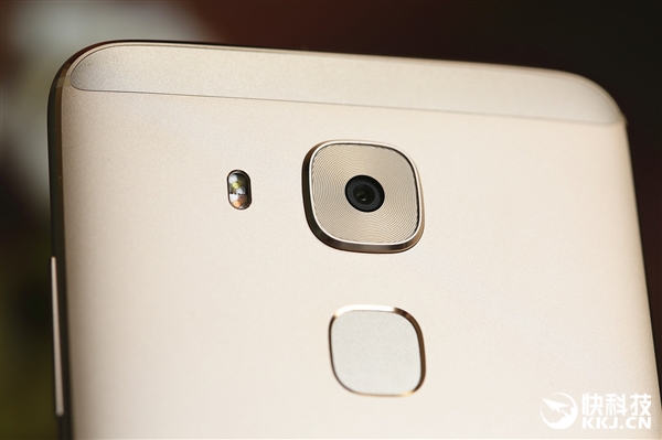 2399元！华为麦芒5首发开箱：手感犹如鹅卵石