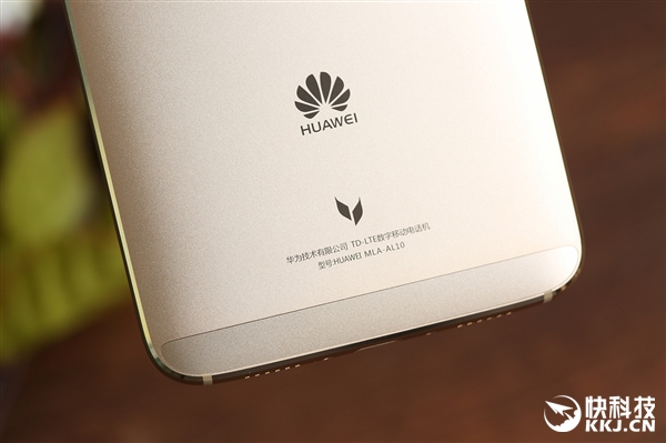 2399元！华为麦芒5首发开箱：手感犹如鹅卵石