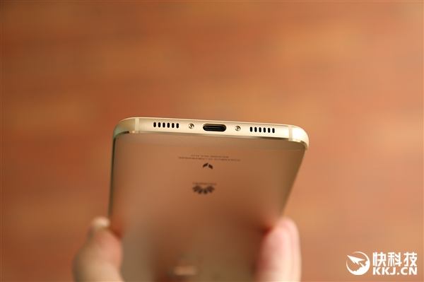 2399元！华为麦芒5首发开箱：手感犹如鹅卵石