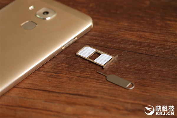 2399元！华为麦芒5首发开箱：手感犹如鹅卵石