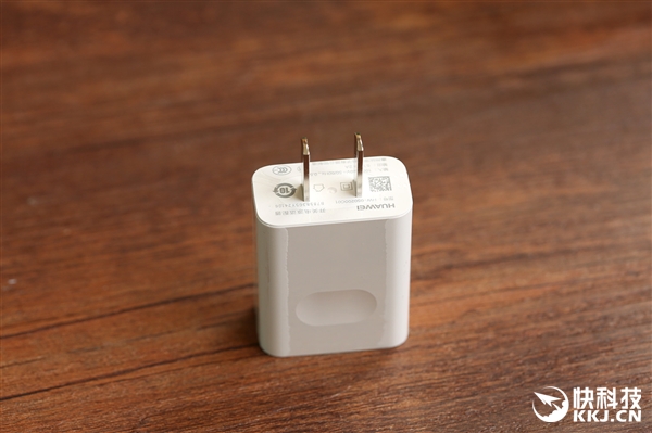 2399元！华为麦芒5首发开箱：手感犹如鹅卵石