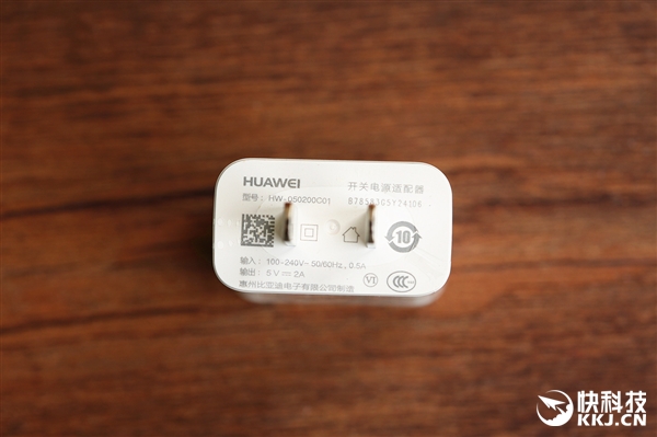 2399元！华为麦芒5首发开箱：手感犹如鹅卵石