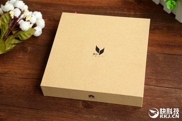 2399元！华为麦芒5首发开箱：手感犹如鹅卵石