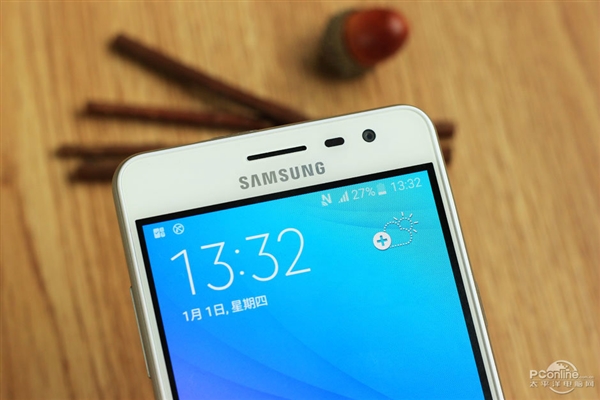 799元！三星中国首发新机J3 Pro图赏：后壳塑料玩绝