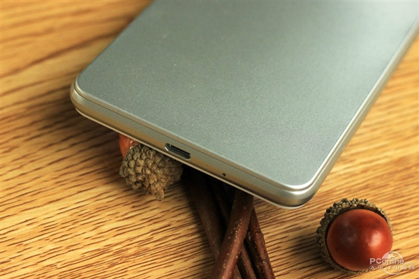 799元！三星中国首发新机J3 Pro图赏：后壳塑料玩绝