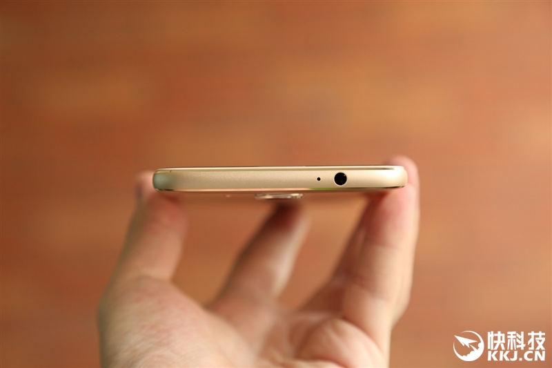 2399元超越电信机！华为麦芒5首发评测